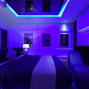 Zimmer mit Kingsize-Bett